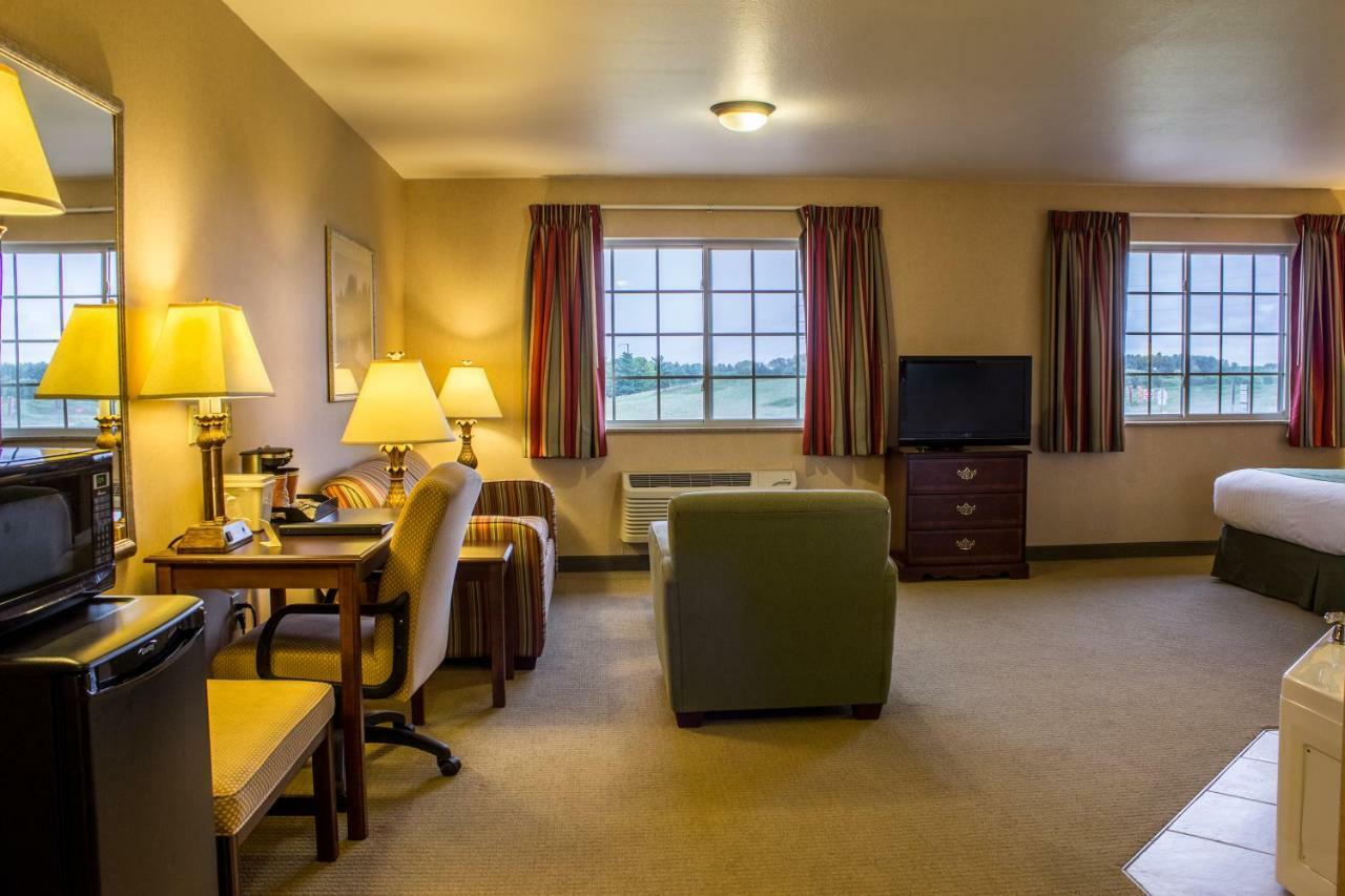 Boarders Inn & Suites By Cobblestone Hotels - Shawano Extérieur photo